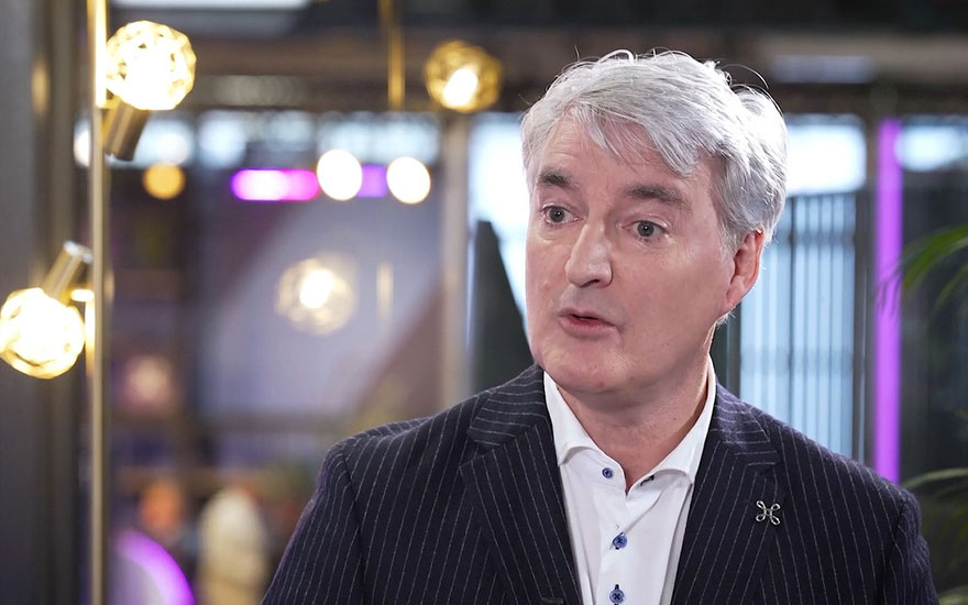 Studio-opname tijdens Think NXT 2025 met uitleg over 5G-slicing door Frédéric Renette